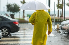 В кои части на страната синоптиците обявиха жълт код за опасни валежи 