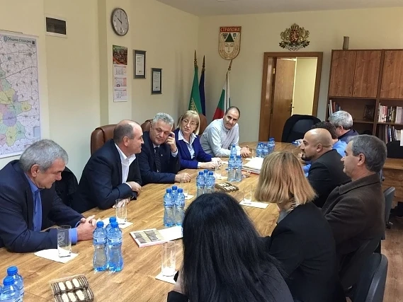 Цачева в Стралджа: Като президент ще подкрепям усилията на местната власт