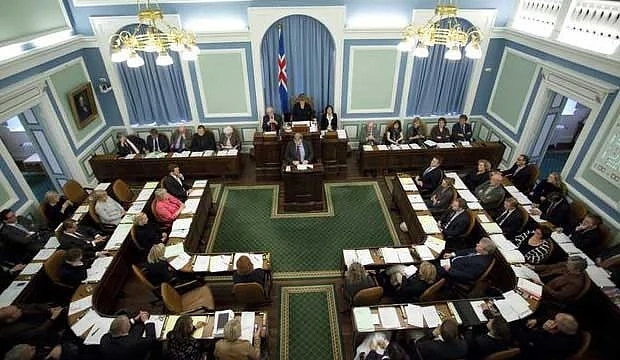 По €9000 месечно ще вземат исландските депутати