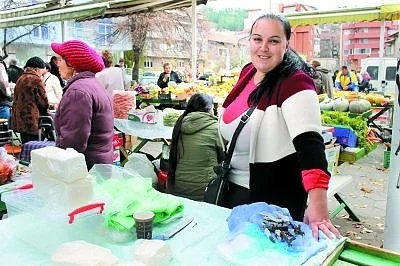 Как аврамовци се настаниха на фермерския пазар