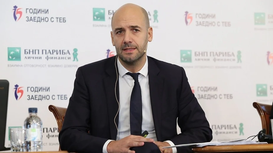 Все повече българи теглят кредит онлайн