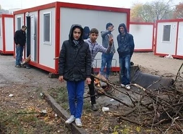 Под карантина бежанския център в Харманли