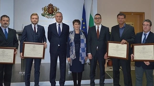 Разкриват над 400 нови работни места в страната