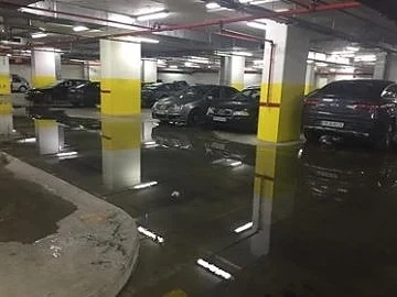 Новият мол в Пловдив се наводни след първия сняг