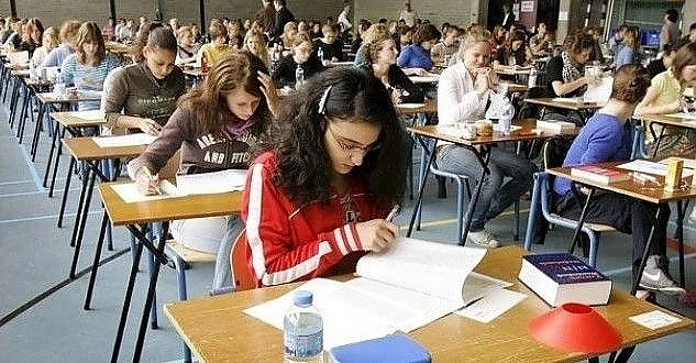 МОН одобри пилотно електронните дневници
