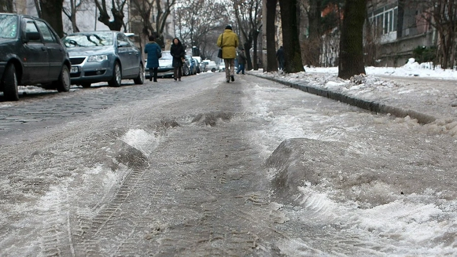 Район „Красно село“ остана непочистен и заледен