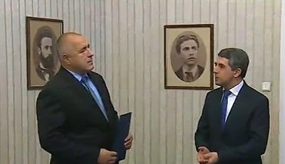 Плевнелиев връчи мандата на Борисов, той го върна  