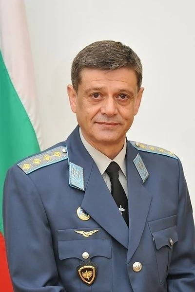 Началникът на отбраната подаде оставка 
