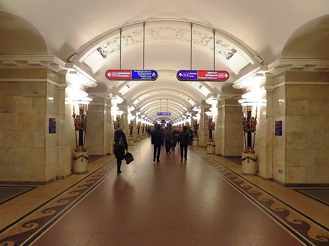 Метрото в столицата се движи нормално