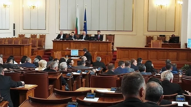 Депутатите слагат край на дългите почивки
