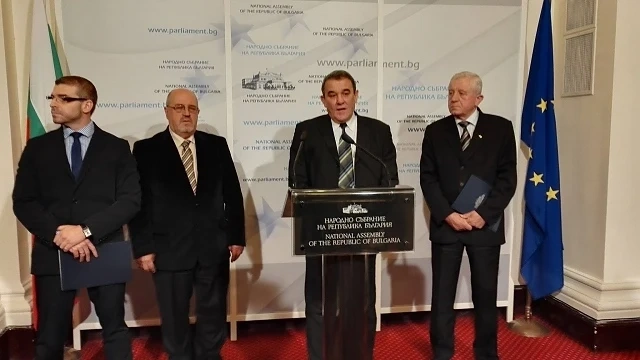 АБВ иска парламентарна комисия за бежанците