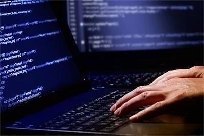 Латвиец източи 80 000 лева от сметка на бургаско училище  