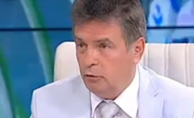 Календар с голи снимки на учители