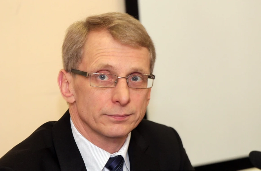 Служебният образователен министър призна за опасност от спиране на европари