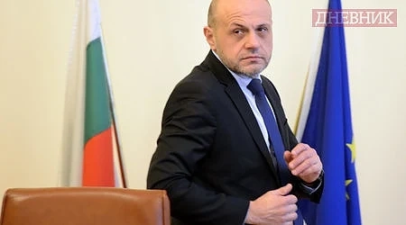 Дончев: Проблемът беше, че Кунева с едната ръка контролираше, а с другата харчеш