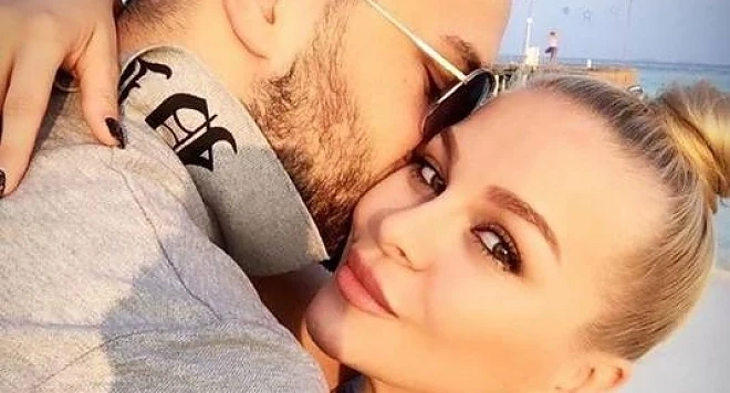 След романтиката на Малдивите гаджето на Деси Слава се качва на ринга