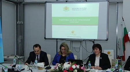 Всички предпоставки за успешен летен сезон са налице, обяви министърът на туризма