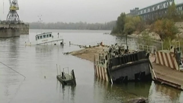 Кораб потъна наполовина в Дунава след пробойна от ледохода 