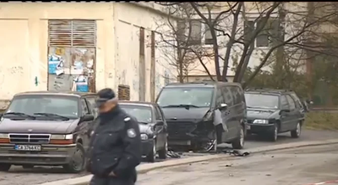 Микробус взривен в столичния кв. Младост 4 тази нощ