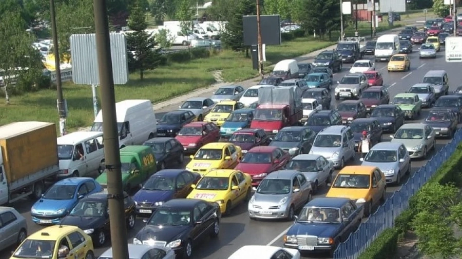 Автопаркът на България  е на повече от 16 години