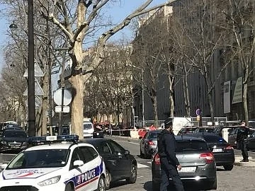 Атентат в Париж