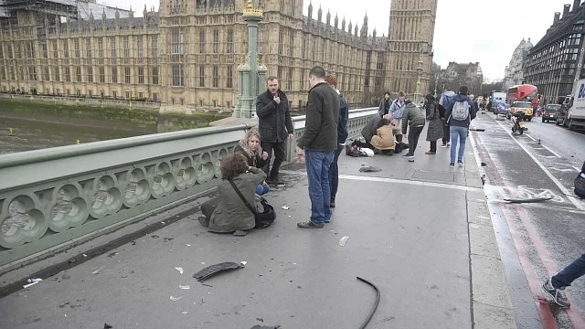 Стрелба пред британския парламент, нападателят е застрелян