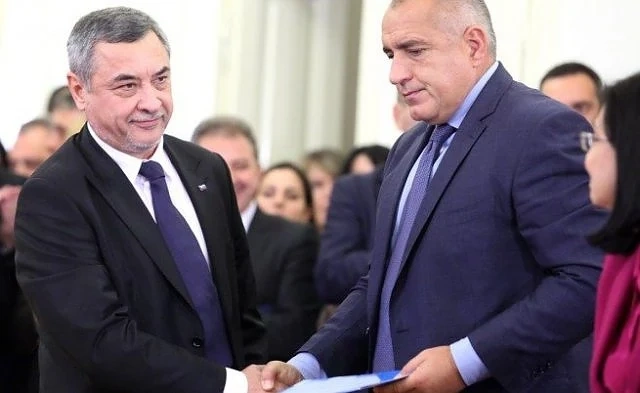 ГЕРБ и Патриотите преговарят в Парламента