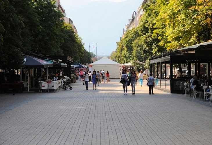 Изследване на Евростат показва кой, къде живее в България и как!