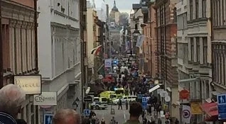 Камион се заби в хора в Стокхолм - трима загинали, броят ранените