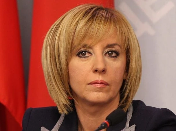 Мая Манолова  и политици обсъждат как да се защитим от лоши практики на чси, банки и монополи