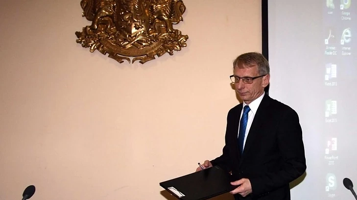 Денков: Заплатите на учителите трябва да бъдат увеличени