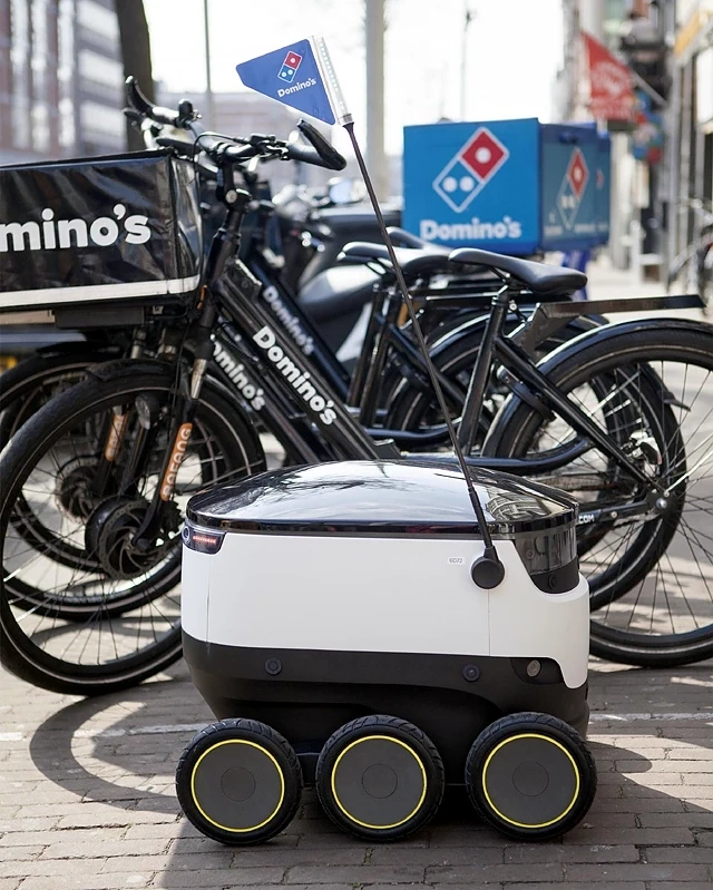  Роботи доставят пиците на Domino\'s