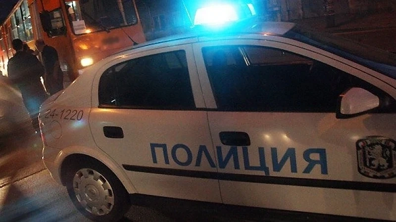 Автомобил удари пешеходец и се опита да избяга