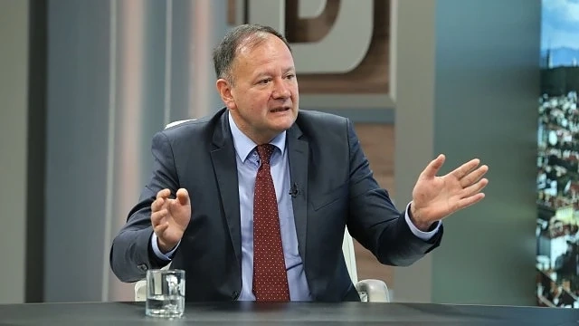 Михаил Миков към Корнелия Нинова: Който прави сделки, да си носи последиците
