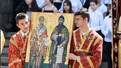 Днес Българската православна църква почита Светите равноапостоли Кирил и Методий