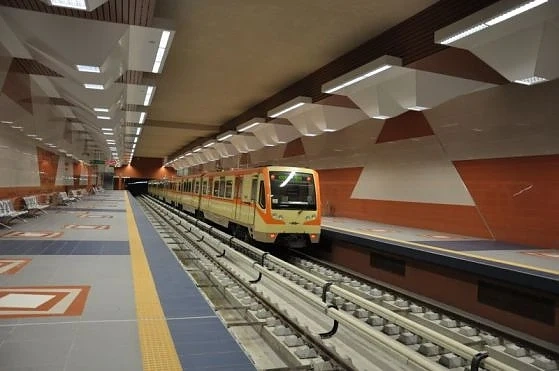 Метростанцията в \