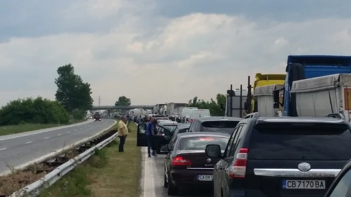 Катастрофа предизвика километрично задръстване на АМ „Тракия”