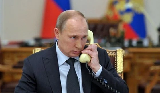 Путин разговаря по телефона с Макрон