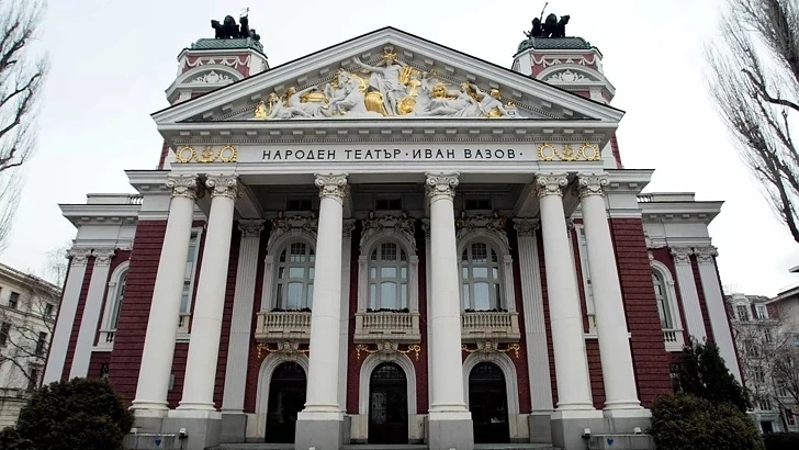 Народният театър “Иван Вазов” ще посрещне новия театрален сезон през есента след освежителен ремонт
