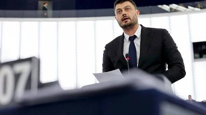 Бареков внася изказването на Путин за писмеността ни в Европарламента