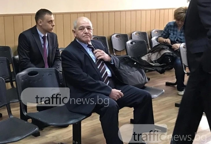 Един от подкупните професори е окончателно отстрани от длъжност  