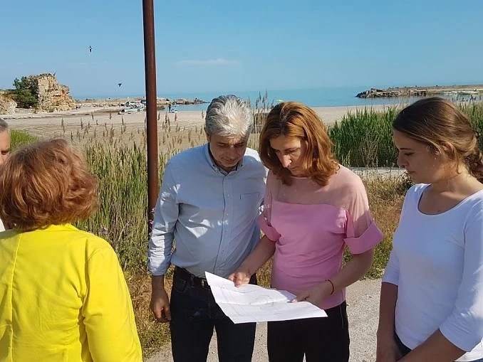 Николина Ангелкова и Нено Димов обмислят спиране на автомобилите в залива Болата на морето