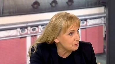 Елена Йончева с доказателства за неизградената ограда по границата