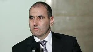Оградата по границата не е туристическа атракция, за да се посещава свободно, смята Цветанов