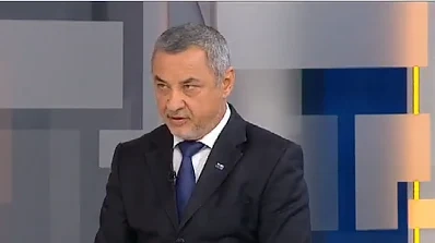 Валери Симеонов и Елена Йончева се хванаха за гушите