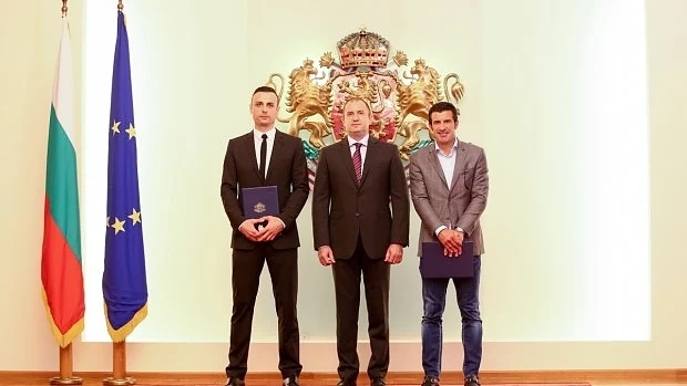 Почетният знак на Президента за Бербатов и Фиго