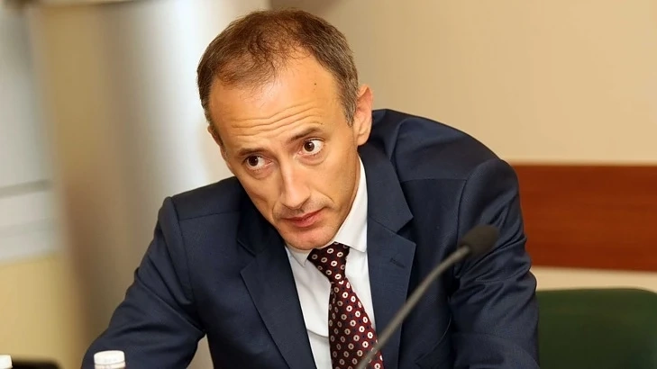 Министърът на образованието и науката призна за провал на системата за приема на ученици в общински училища