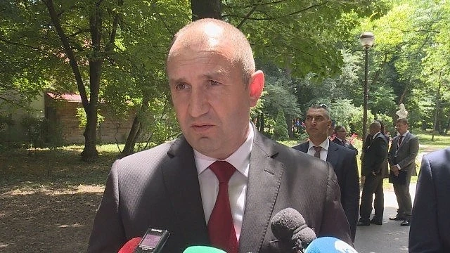 Румен Радев по адрес на Цветанов: Явно някои хора губят нервите си