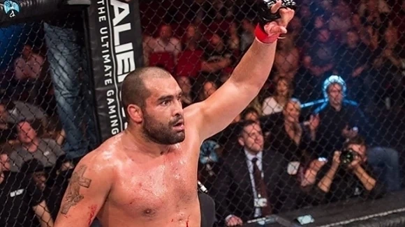  Заробващ договор отказал Багата на UFC