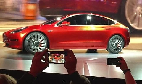 Ясна е цената на евтината Tesla